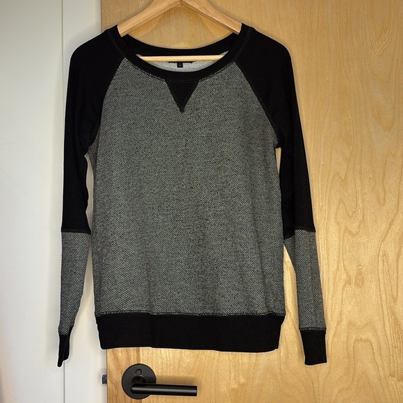 Beyond Yoga Sweater Colorblock Crewneck Black Grey Size Small - Picture 2 of 6